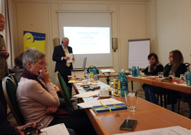 Pan Tomáš Pfeiffer, ředitel profesní komory Sanátor, představuje publikaci Alternativní medicína (CAM) ve světě Pan Tomáš Pfeiffer, ředitel profesní komory Sanátor, představuje publikaci Alternativní medicína (CAM) ve světě