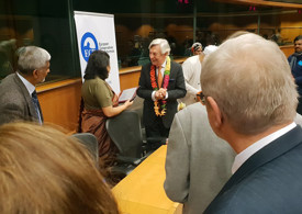 Her excellency Ms. Gaitri Issar Kumar, Ambassador of India to Belgium, Luxembourg and the EU, presenting a gift to Mr. Geoffrey van Orden MBE MEP Her excellency Ms. Gaitri Issar Kumar, Ambassador of India to Belgium, Luxembourg and the EU, presenting a gift to Mr. Geoffrey van Orden MBE MEP